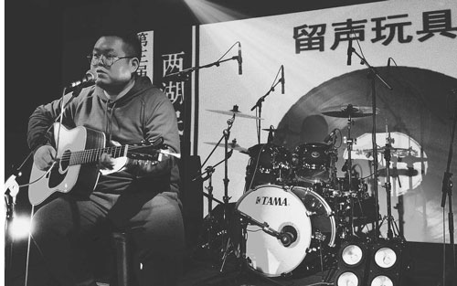 胸大的姑娘吉他谱 C调_音艺吉他编配_留声玩具