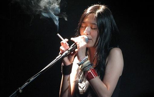 留下来陪你生活吉他谱 C调_你家单眼编配_张悬