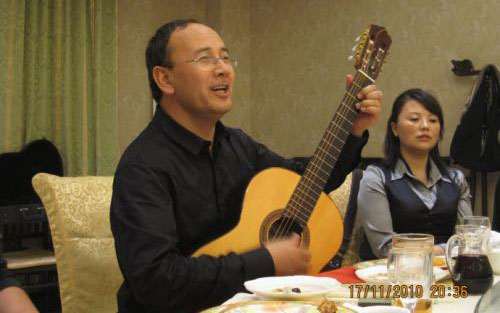 回族丫头吉他谱 F调_深蓝雨吉他编配_苏尔东