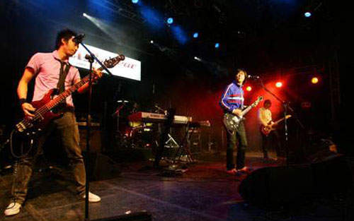 梦吉他谱 A调男生版_天虹乐器编配_绿色频道乐队