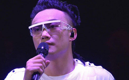 路一直都在吉他谱 F调扫弦版_中国曲谱网编配_陈奕迅