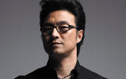 笑着哭吉他谱 D调六线谱_简单版_汪峰