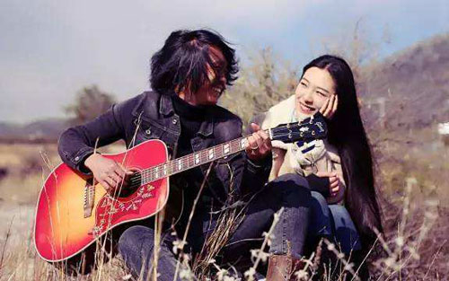 青春万岁吉他谱 G调六线谱_简单版_潘新明