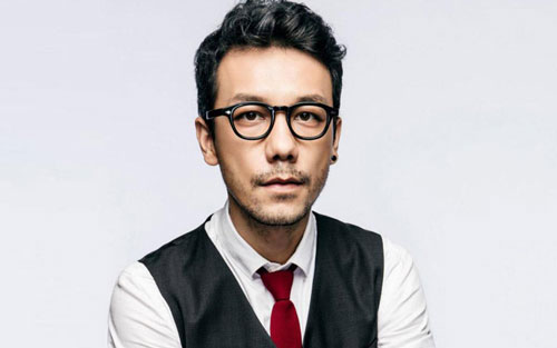 一个人看电影吉他谱 E调高清版_音艺吉他编配_阿力普