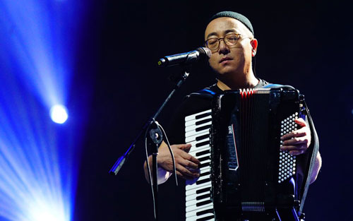 真相吉他谱 E调和弦谱_不休编配_张玮玮