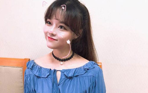 左手指月吉他谱 F调六线谱_女生版_黄霄雲