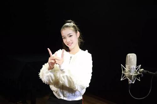 阿楚姑娘吉他谱 F调_袁娅维翻唱版本_玩易配版高清六线谱_梁凡