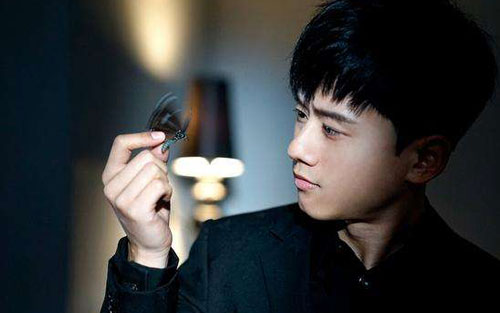 《何必在一起》尤克里里谱弹唱版 C调简单版_闲识音学社编配_张杰