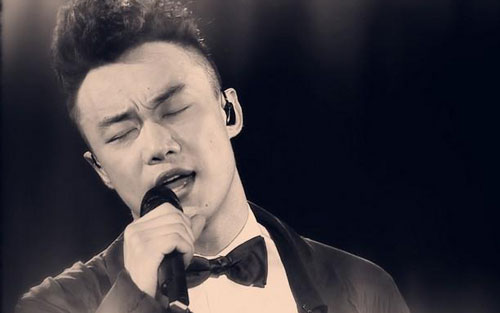 《打回原形》是由陈奕迅演唱的一首粤语歌曲,这首歌曲属黄伟文"病态三