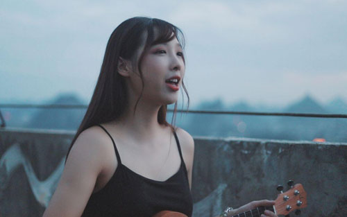 《落红》尤克里里唱弹唱版 C调附前奏_趣弹音乐编配_杨可爱