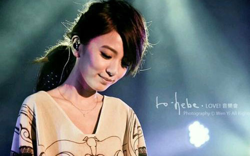 《爱了很久的朋友》尤克里里谱弹唱版 F调六线谱_小小凤工作室编配_田馥甄