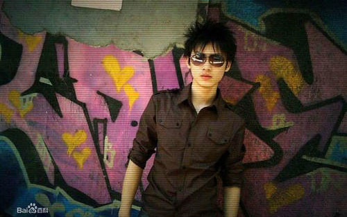 《男孩》尤克里里谱弹唱版 C调简单版_音乐地带编配_梁博