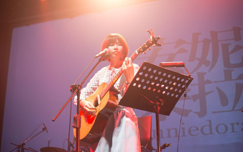 《海芋季》尤克里里谱弹唱版 F调和弦谱_桃子鱼仔编配_安妮朵拉