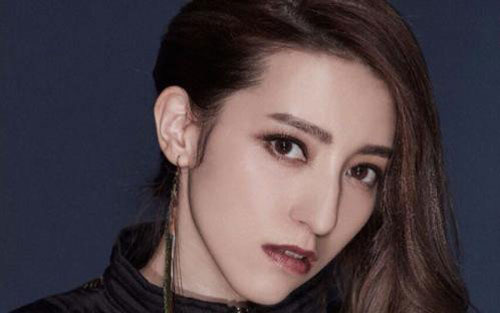 《靠近一点点》尤克里里谱弹唱版 C调附前奏_桃子鱼仔编配_梁心颐