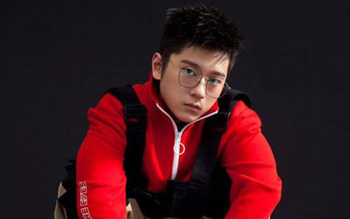 《目不转睛》尤克里里谱弹唱版 F调扫弦版_白熊音乐编配_王以太