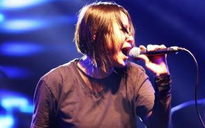 《爱着谁》尤克里里谱弹唱版 G调和弦谱_音乐之家编配_指南针