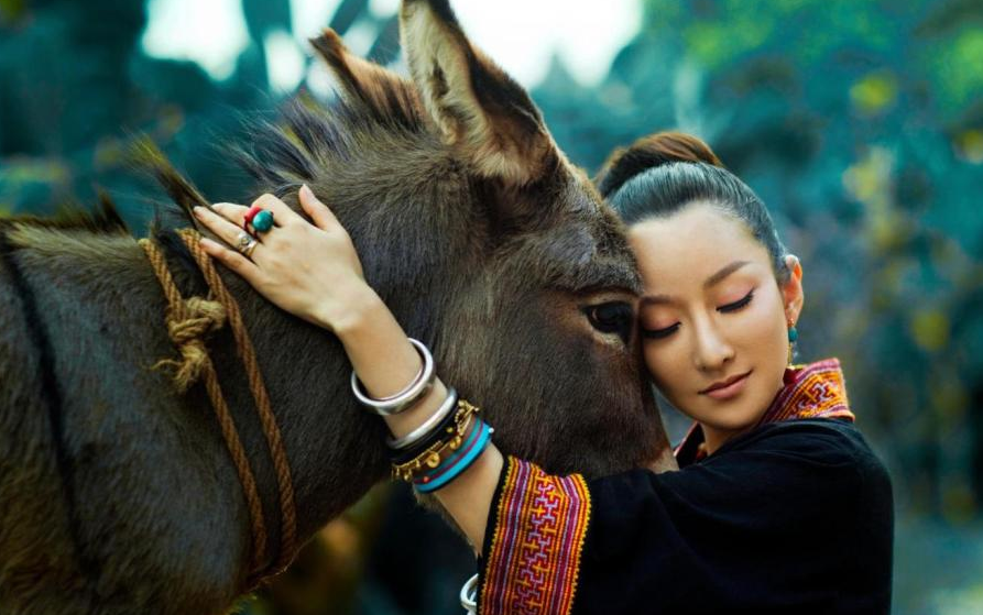 《左手指月》尤克里里谱弹唱版 F调和弦谱_白熊音乐编配_萨顶顶