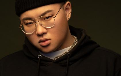 《飞》尤克里里谱弹唱版 G调附前奏_桃子鱼仔编配_王恩信