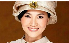  《追梦人》尤克里里谱弹唱版 A调女生版_小鱼吉他屋编配_凤飞飞