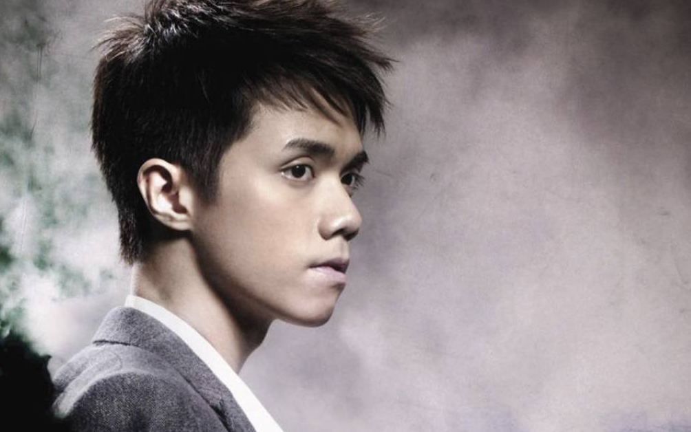 《只是太爱你》尤克里里谱指弹版 原调六线谱_精选版_张敬轩