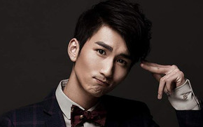 《关于青春》尤克里里谱弹唱版 F调附前奏_木马尤克里里编配_张阳阳