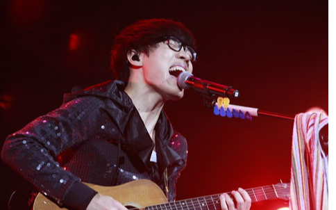 《我爱你》尤克里里谱弹唱版 A调和弦谱_星弦音乐编配_卢广仲