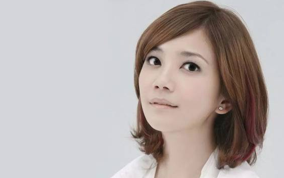 《瘦瘦的》尤克里里谱弹唱版 A调和弦谱_弹吧小吉他教室编配_梁静茹